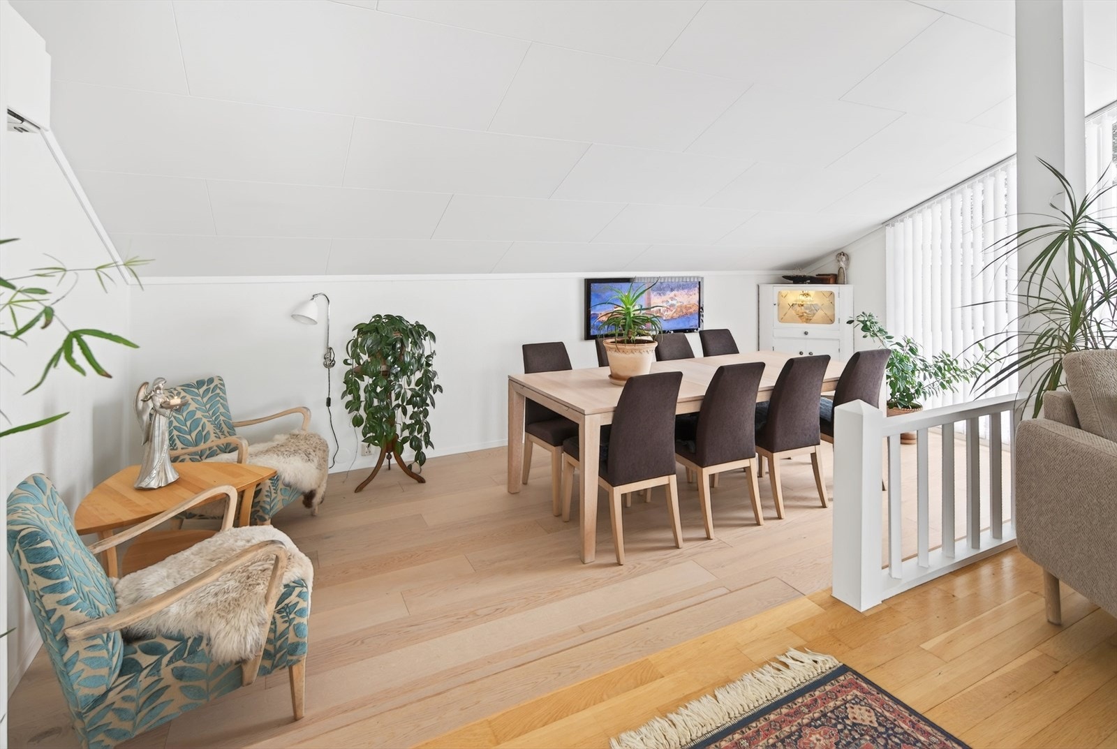 Nyere varmepumpe ved spisestuen Galleribilde