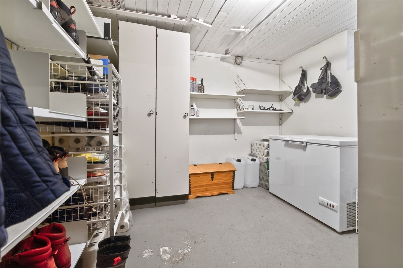 Totalt 4 boder - fint for lagring av sesongbetonte ting Galleribilde