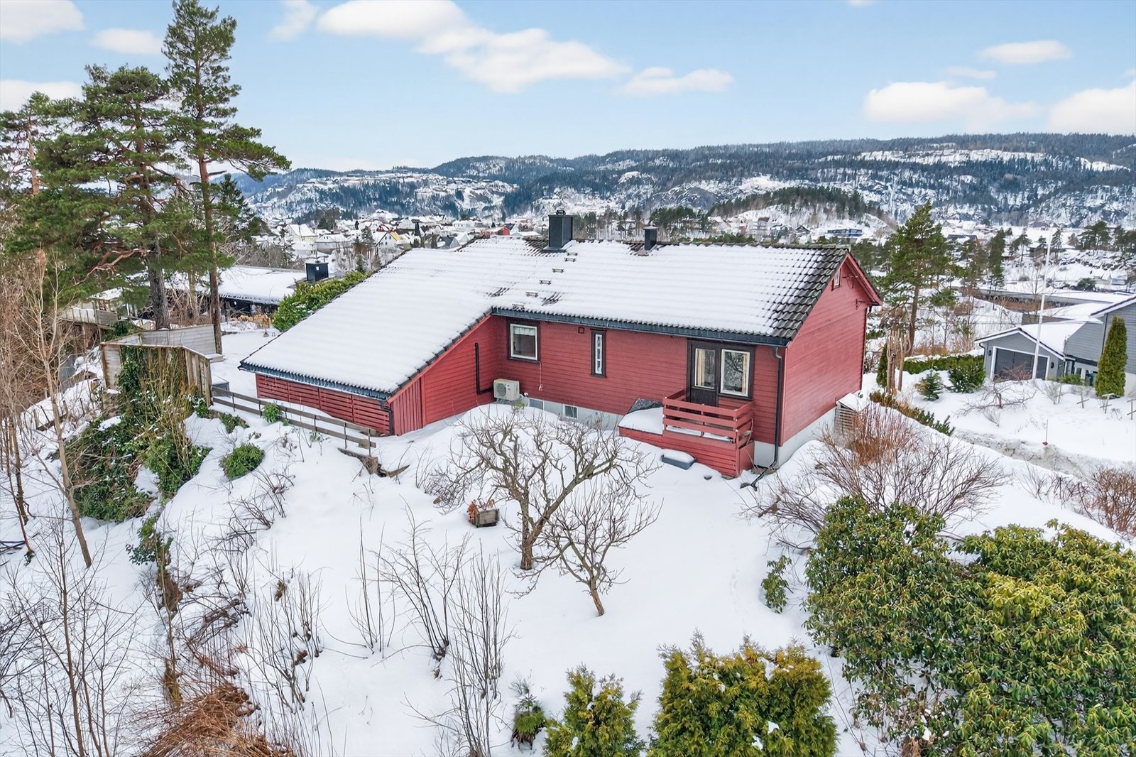 Luftig tomt på hele 1 016 kvm Galleribilde