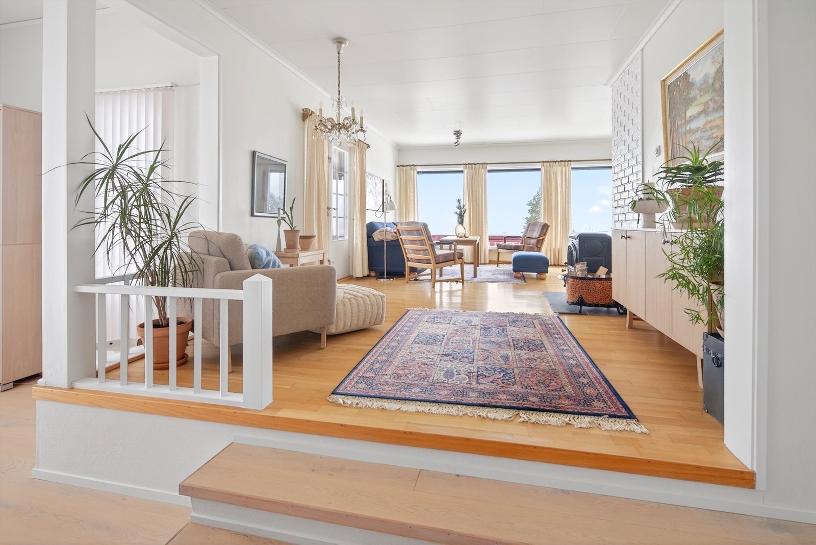 To utganger til terrassen Galleribilde