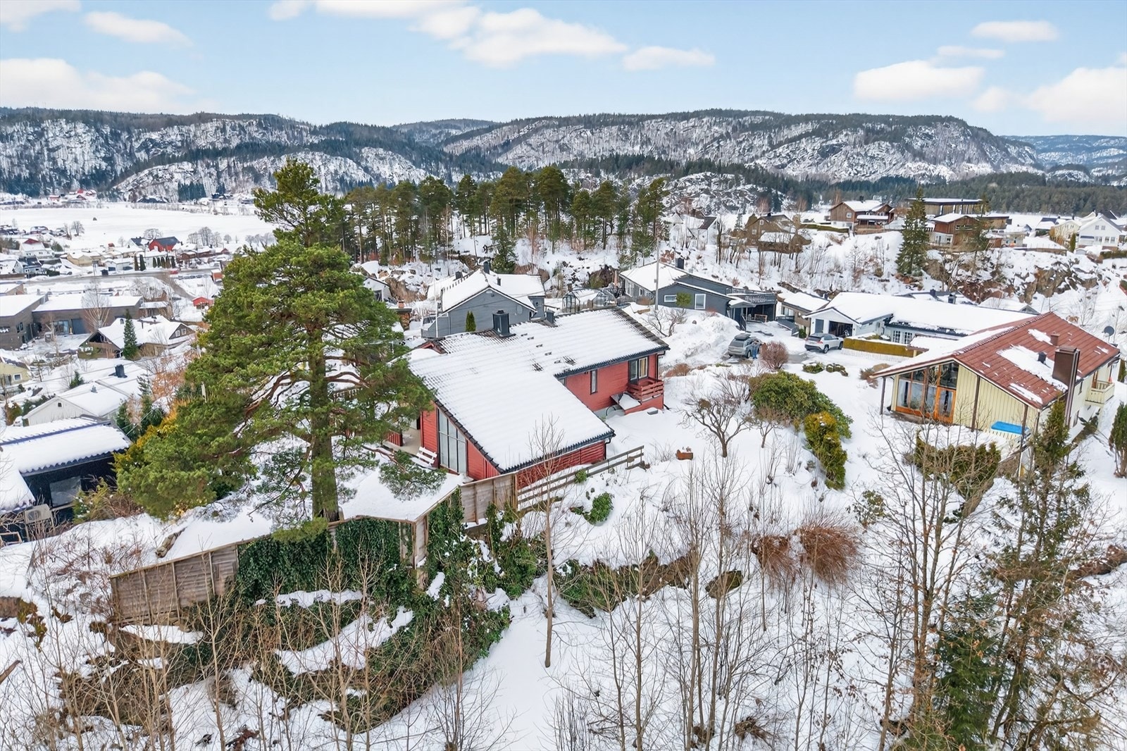 Etablert beliggenhet i rolig gate Galleribilde