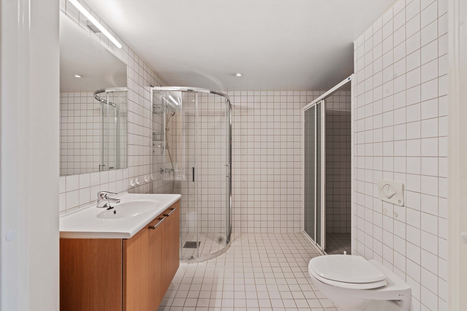 Helfliset bad/vaskerom Galleribilde