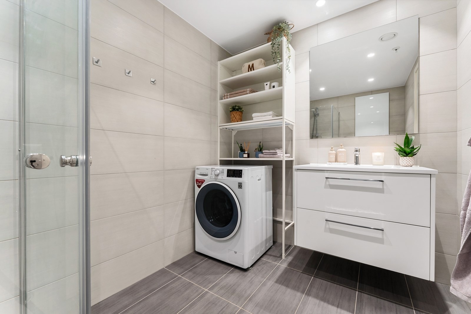 Moderne og stilfult bad på 5.3 m². Galleribilde