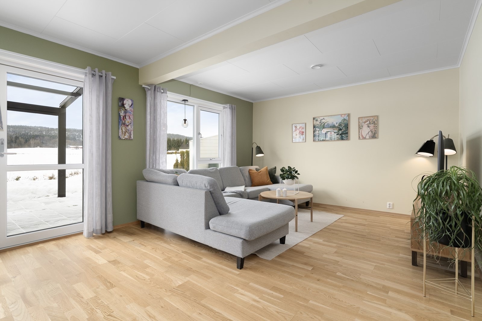 Det er opplyst at borettslagets kabel tv og bredbånd er inkludert i felleskostnadene. Galleribilde