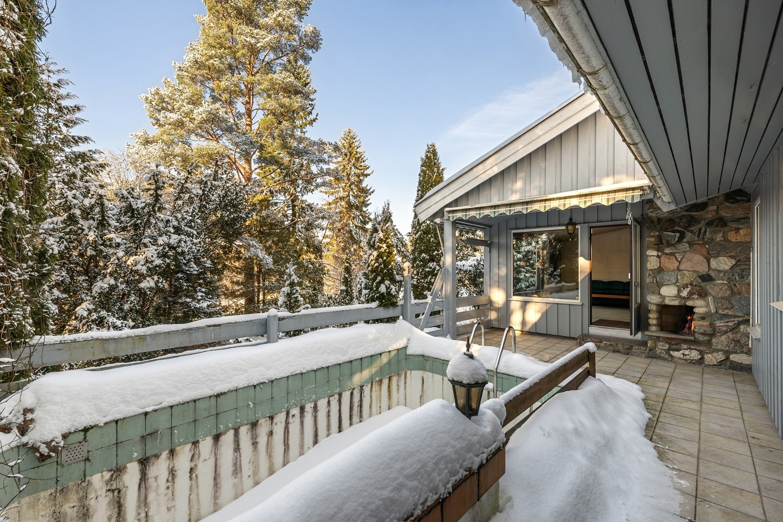 Fra stuen er det i tillegg utgang til en flislagt terrasse på 36 m². Galleribilde