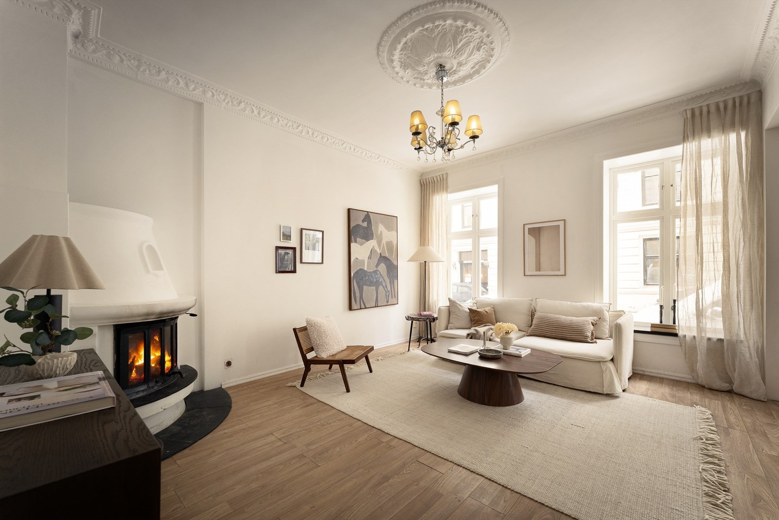 Sisilie Berg og Malin Hveem v/Nordvik avd. Frogner har gleden av å presentere Reichweins gate 6A.
Foto: Zovenfra Galleribilde