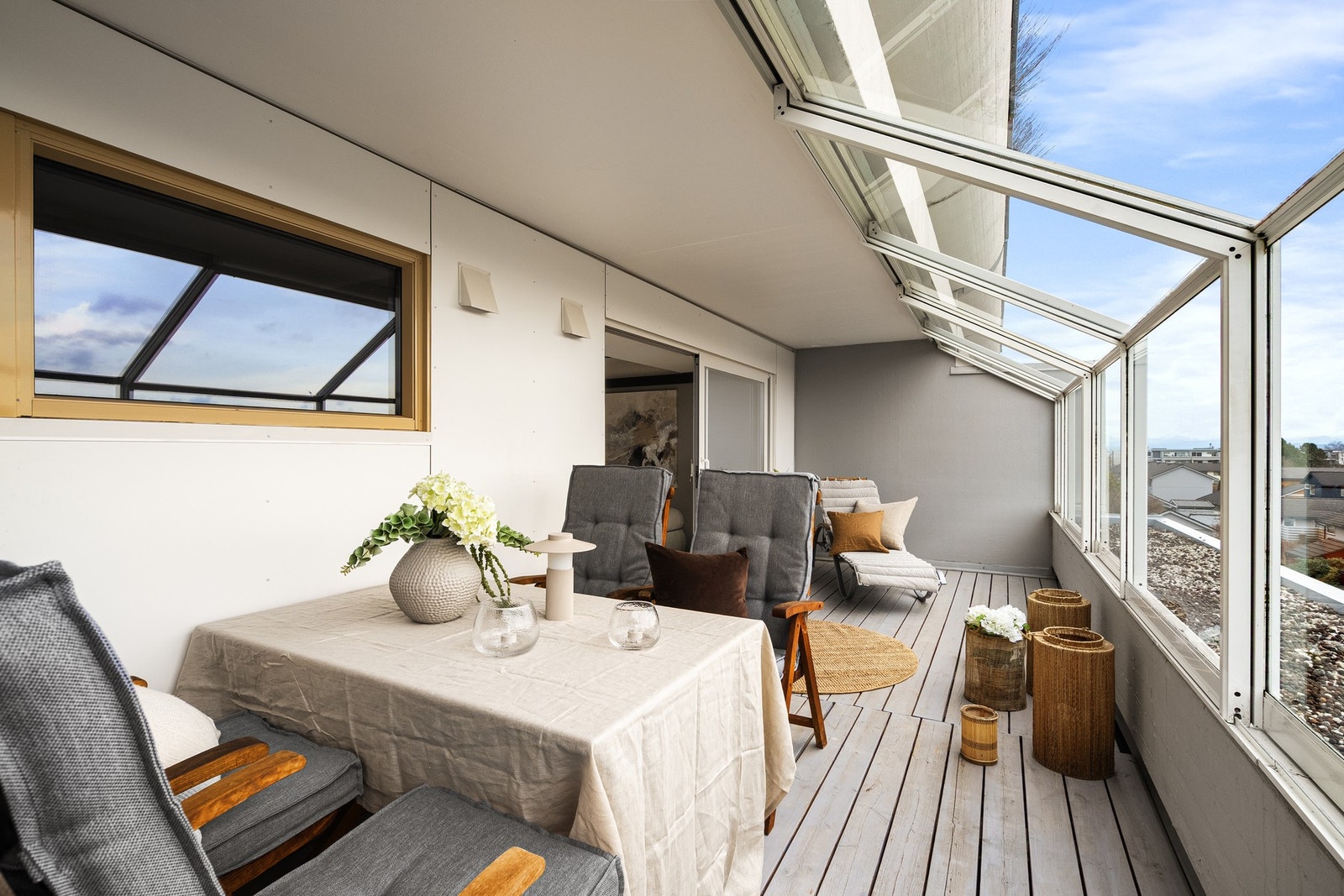 Som følge av at balkongen er innglasset forlenger man sesongen betraktelig. Galleribilde