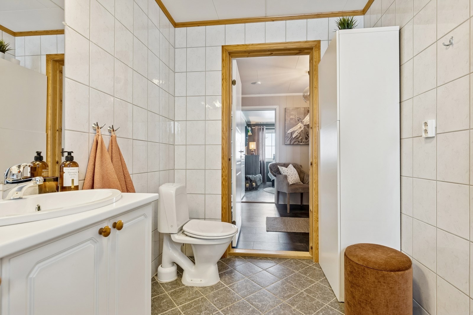 Det er praktisk opplegg for vaskemaskin og plass til tørketrommel. Galleribilde