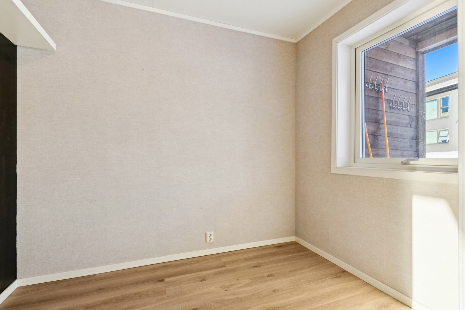 Rommet egner seg godt til kontor, liten TV-stue eller ekstra lagring. Galleribilde