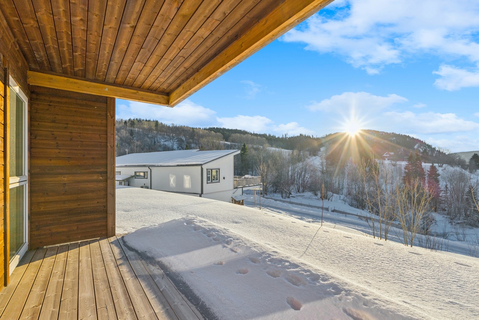 Området beskrives som stille og fint, med nærhet til gode turområder. Galleribilde