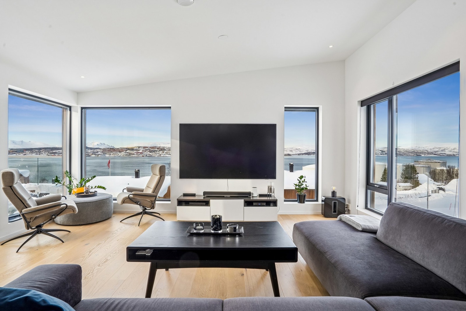 Utsikt fra sofakroken. Galleribilde