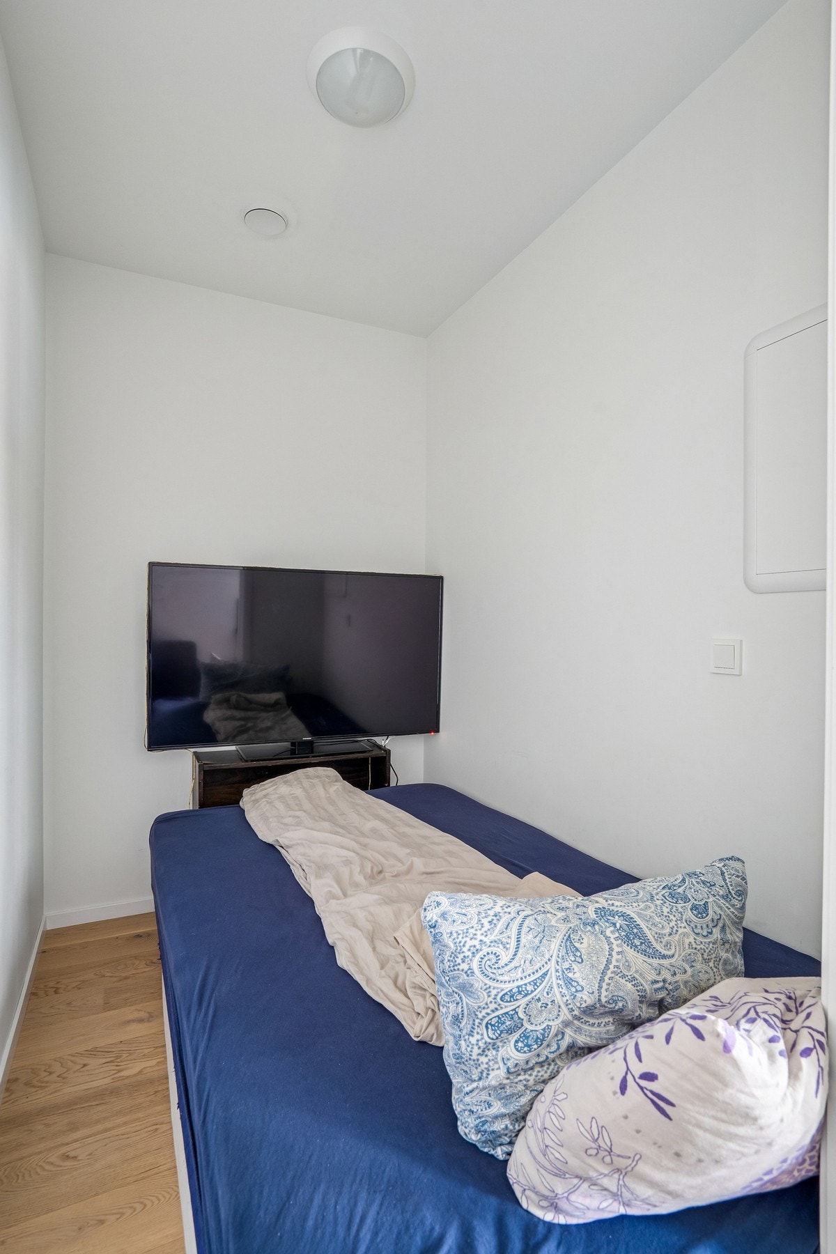 Bod til hybel som i dag brukes som sovealkove av leietaker. Galleribilde