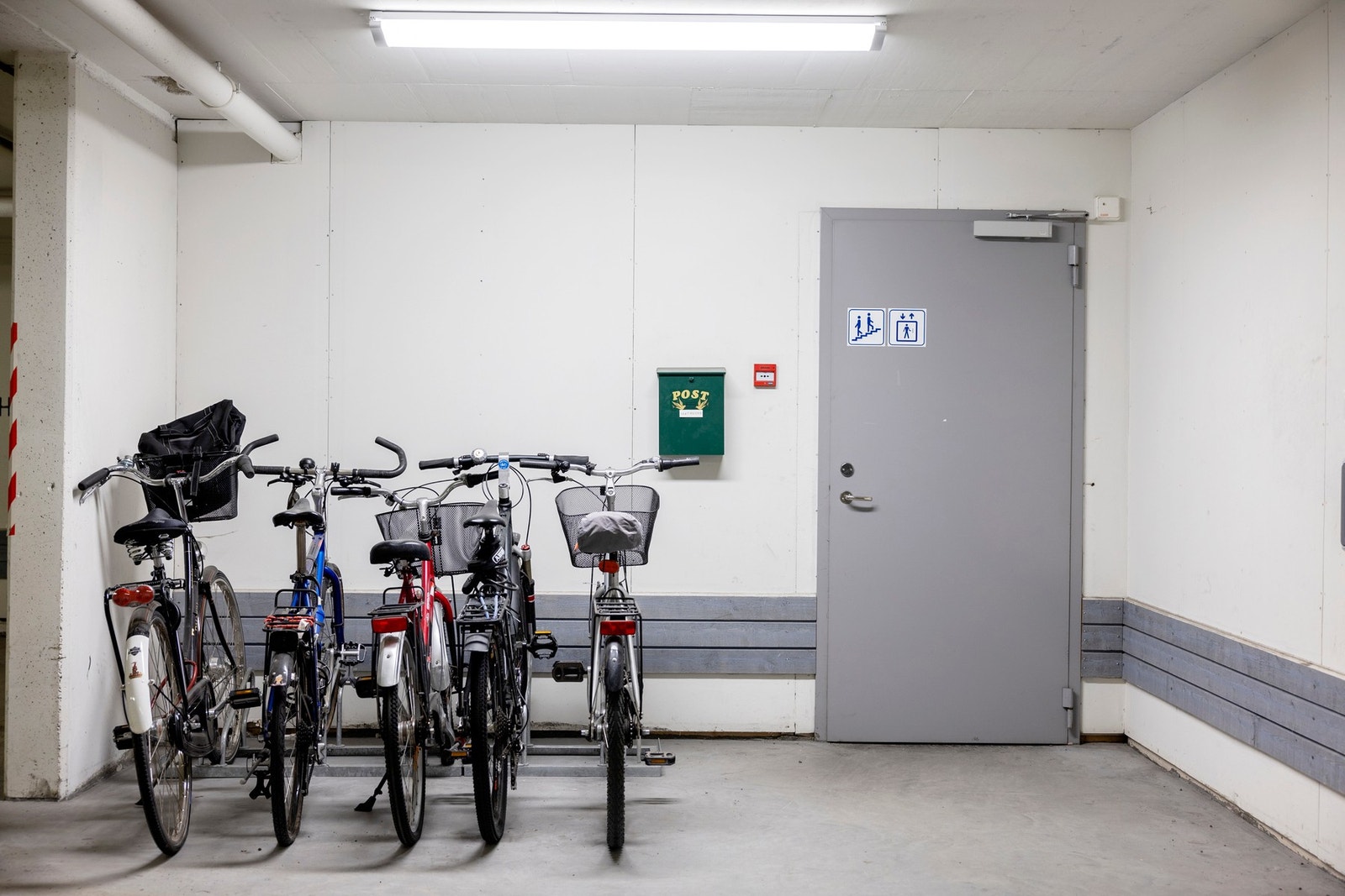Sykkelparkering i garasjeanlegget. Galleribilde