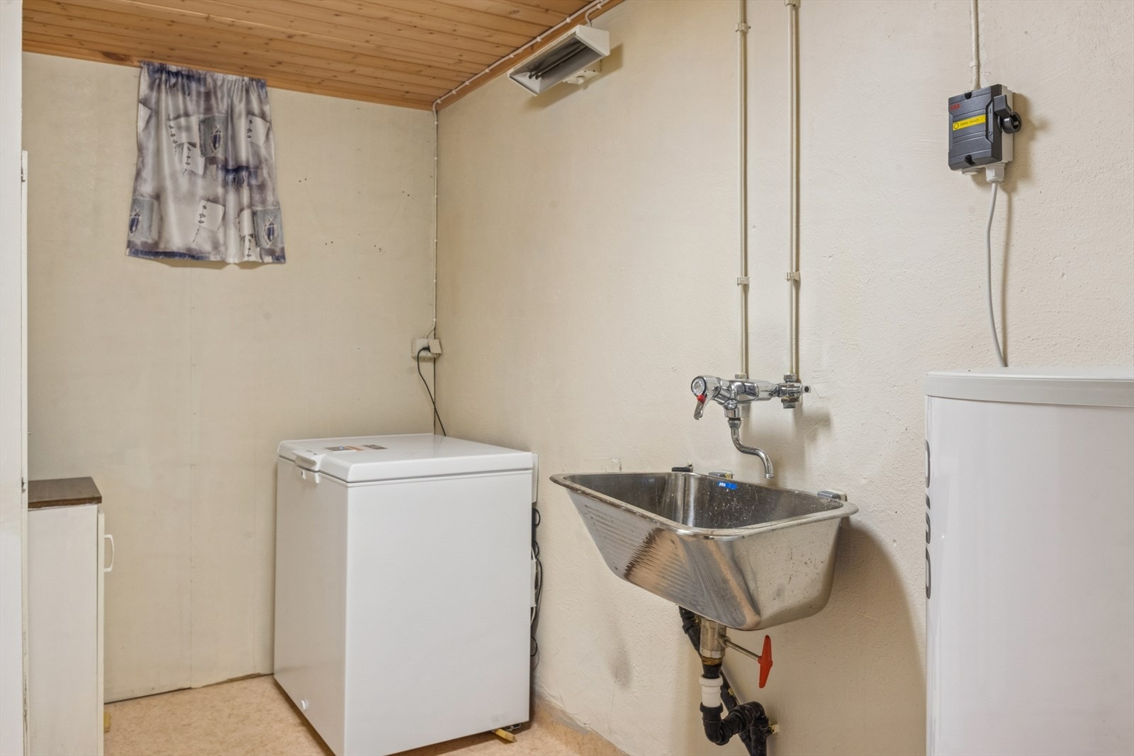 Vaskerom i kjeller tilhørende hovedleilighet Galleribilde