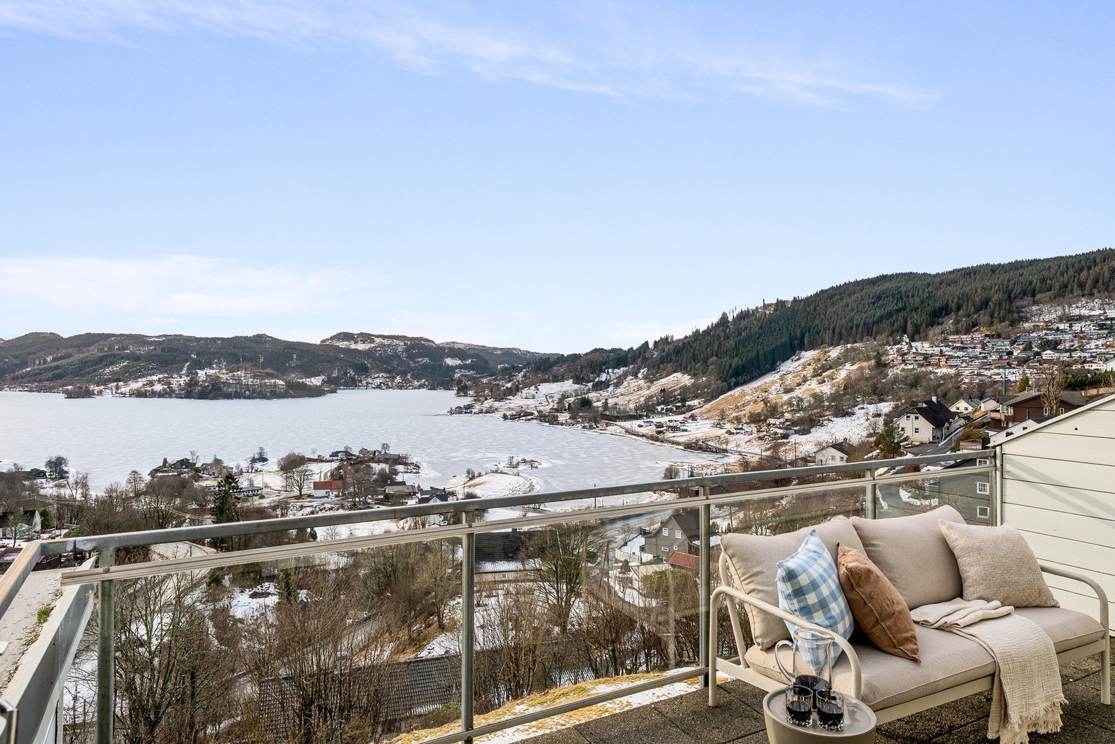 Nydelig utsikt over Kalandsvatnet. Galleribilde