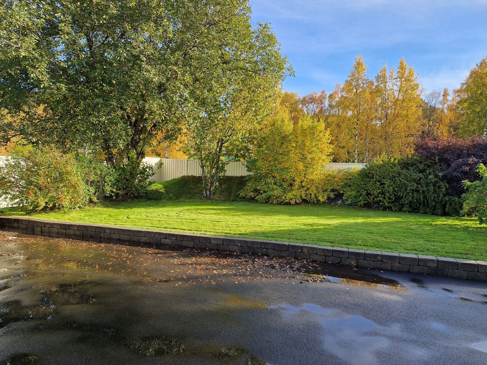 Private bilder - eiendommen i høstdrakt Galleribilde