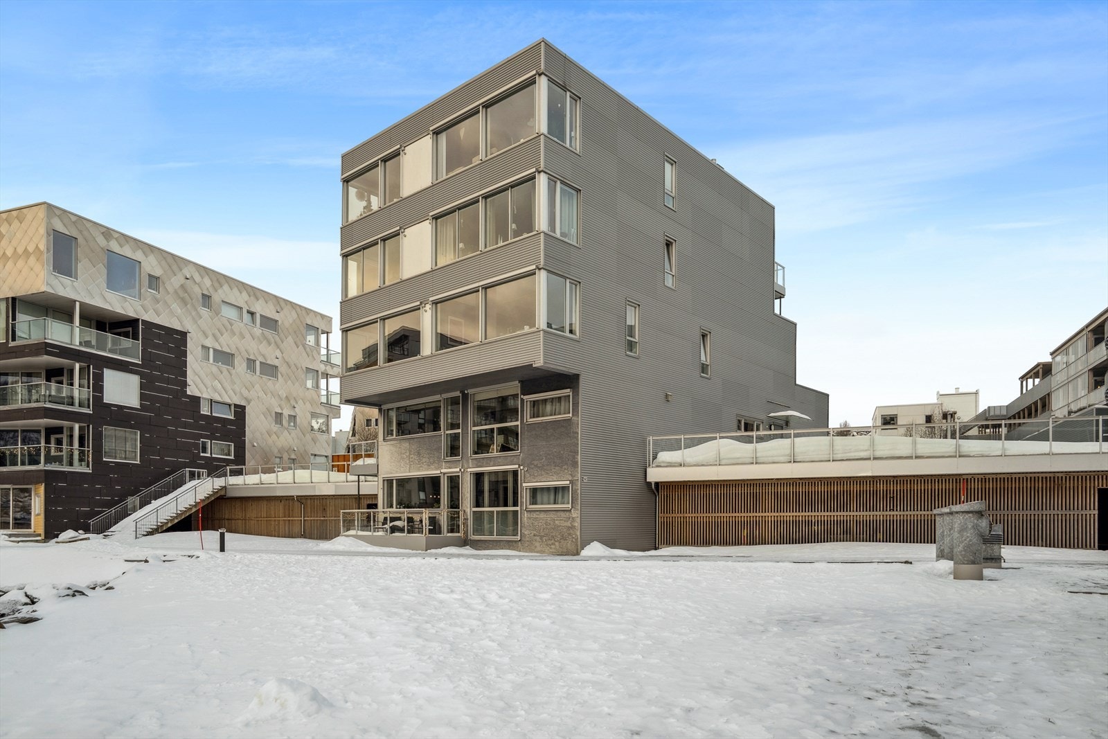 Her har du enkel tilgang til søndagsåpen nærbutikk, badeplasser og bussholdeplass. Galleribilde