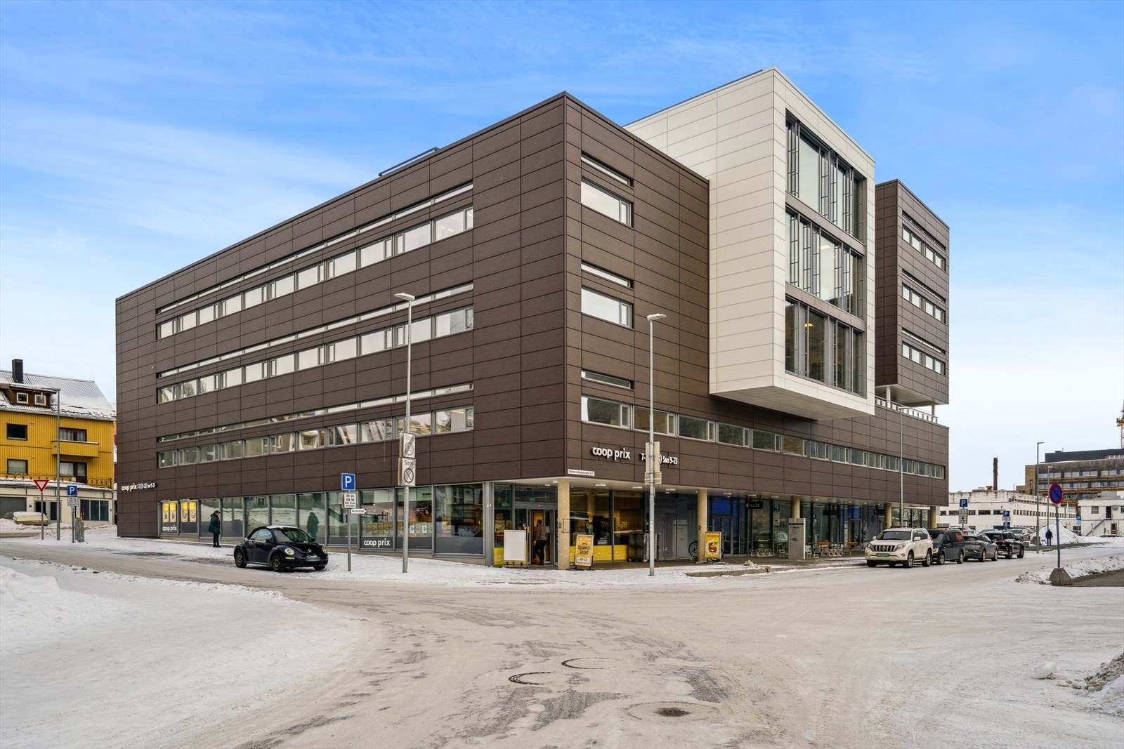 Søndagsåpen Coop prix ligger kun 4 minutters gangavstand fra boligen. Galleribilde