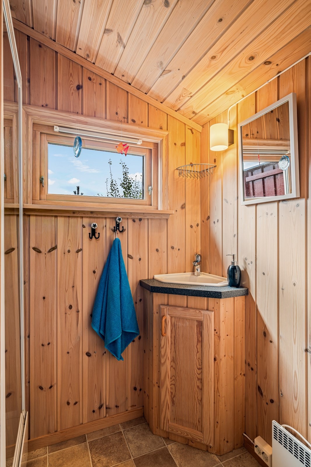 Dusjbad med servant. Galleribilde