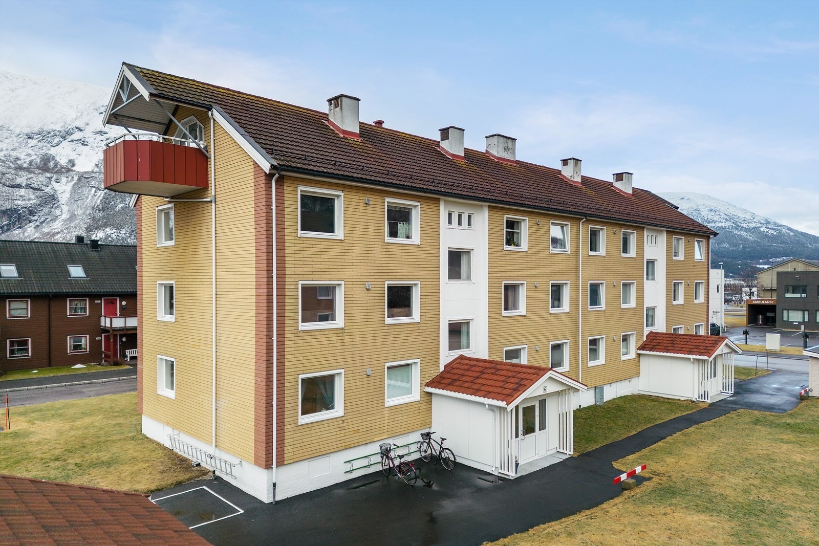 Moderne og lettstelt leilighet i leilighetsbygg i hjertet av Sunndalsøra. Galleribilde