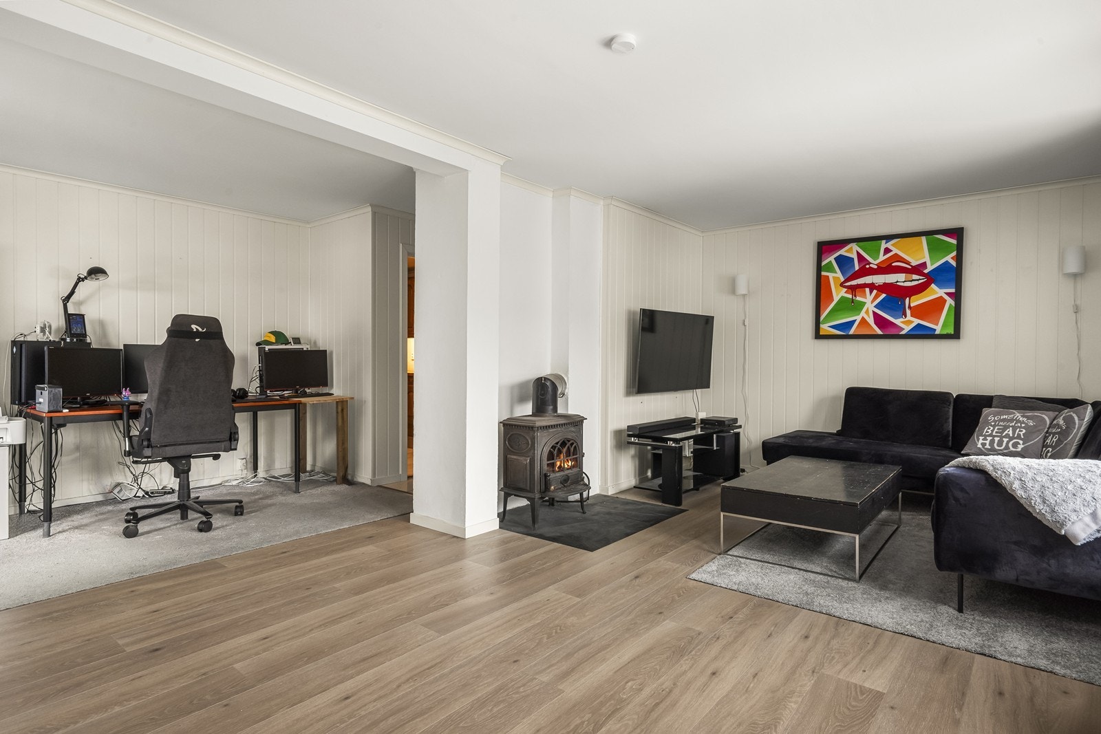 Rommet har en fleksibel planløsning med plass til både sofakrok og en kontordel. Galleribilde