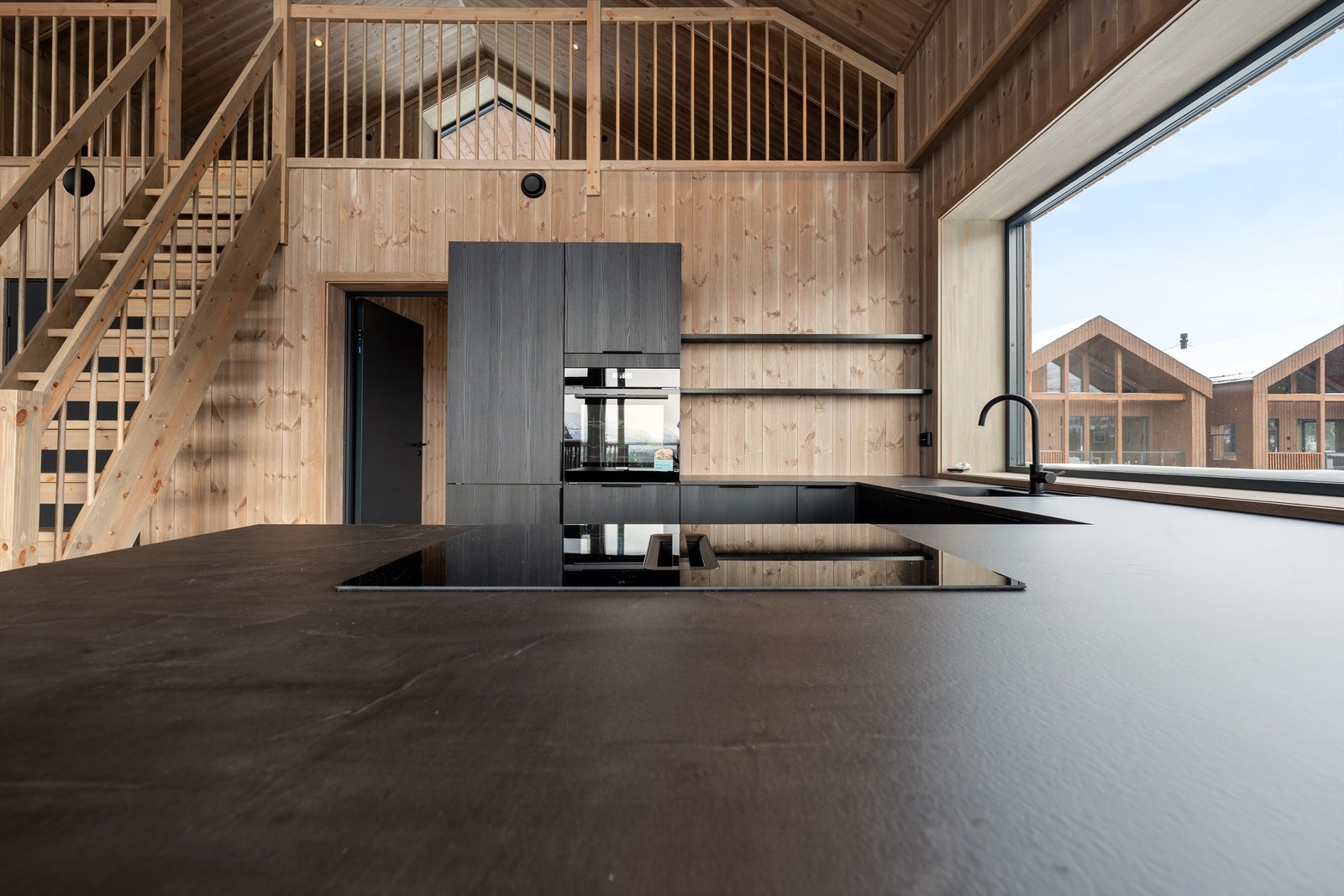 - Velkommen til Hovdegrend og den unike "leilighetshytta" E 24 - Galleribilde