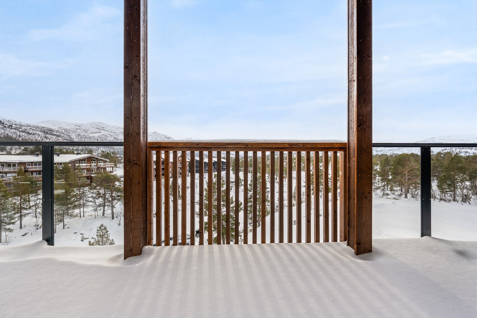 - Velkommen til Hovdegrend og den unike "leilighetshytta" E 24 - Galleribilde