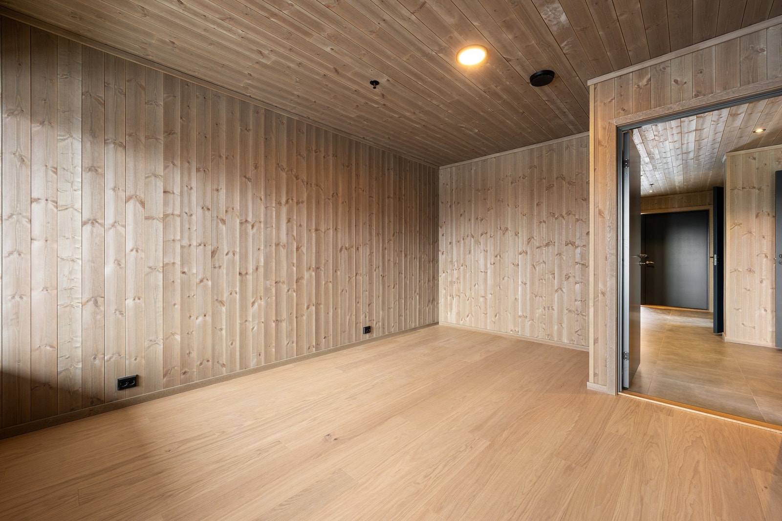 - Velkommen til Hovdegrend og den unike "leilighetshytta" E 24 - Galleribilde