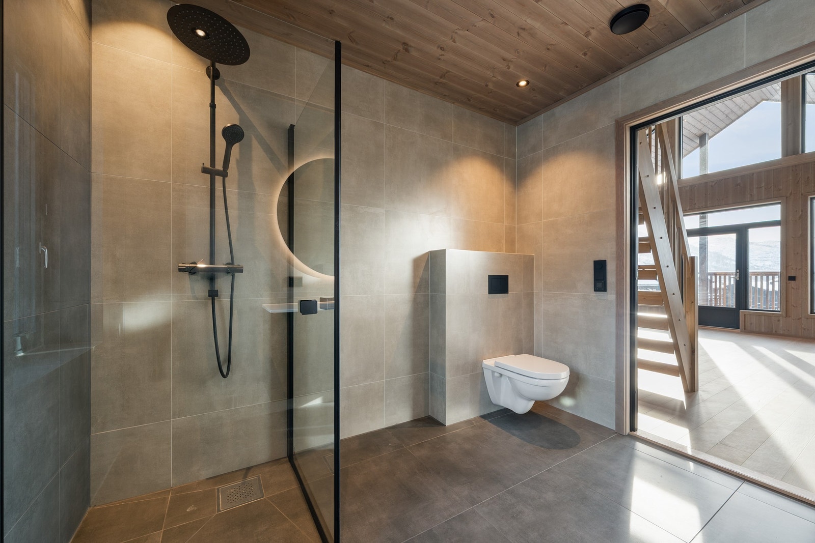 - Velkommen til Hovdegrend og den unike "leilighetshytta" E 24 - Galleribilde