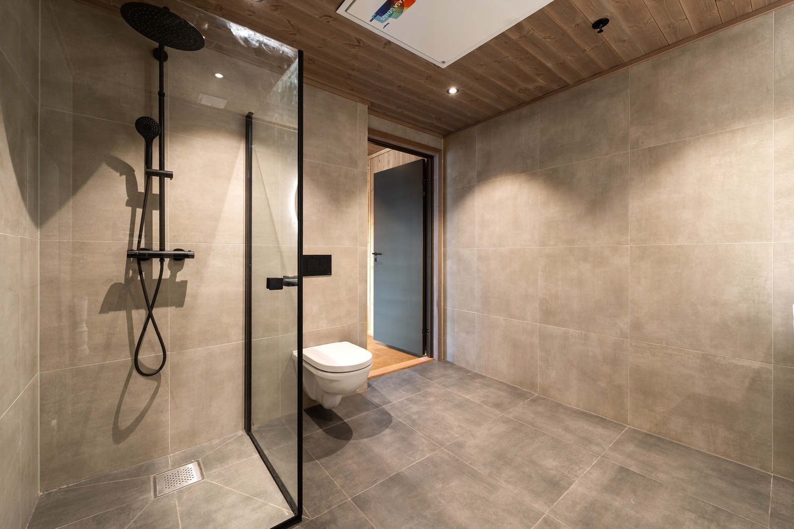 - Velkommen til Hovdegrend og den unike "leilighetshytta" E 24 - Galleribilde