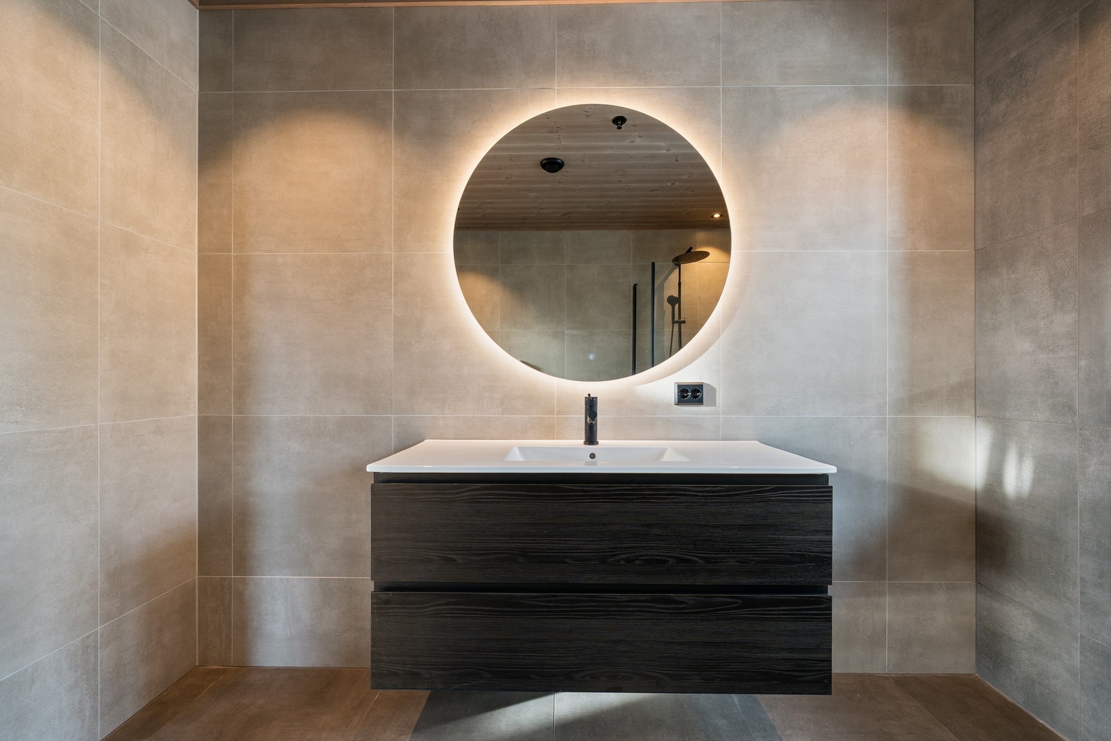 - Velkommen til Hovdegrend og den unike "leilighetshytta" E 24 - Galleribilde