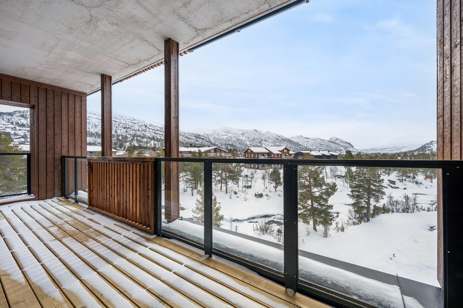 - Velkommen til Hovdegrend og den unike "leilighetshytta" E 24 - Galleribilde