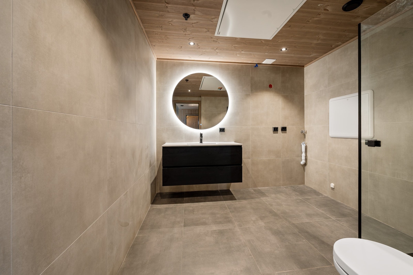 - Velkommen til Hovdegrend og den unike "leilighetshytta" E 24 - Galleribilde