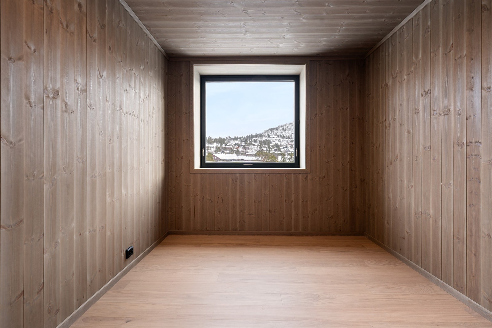 - Velkommen til Hovdegrend og den unike "leilighetshytta" E 24 - Galleribilde