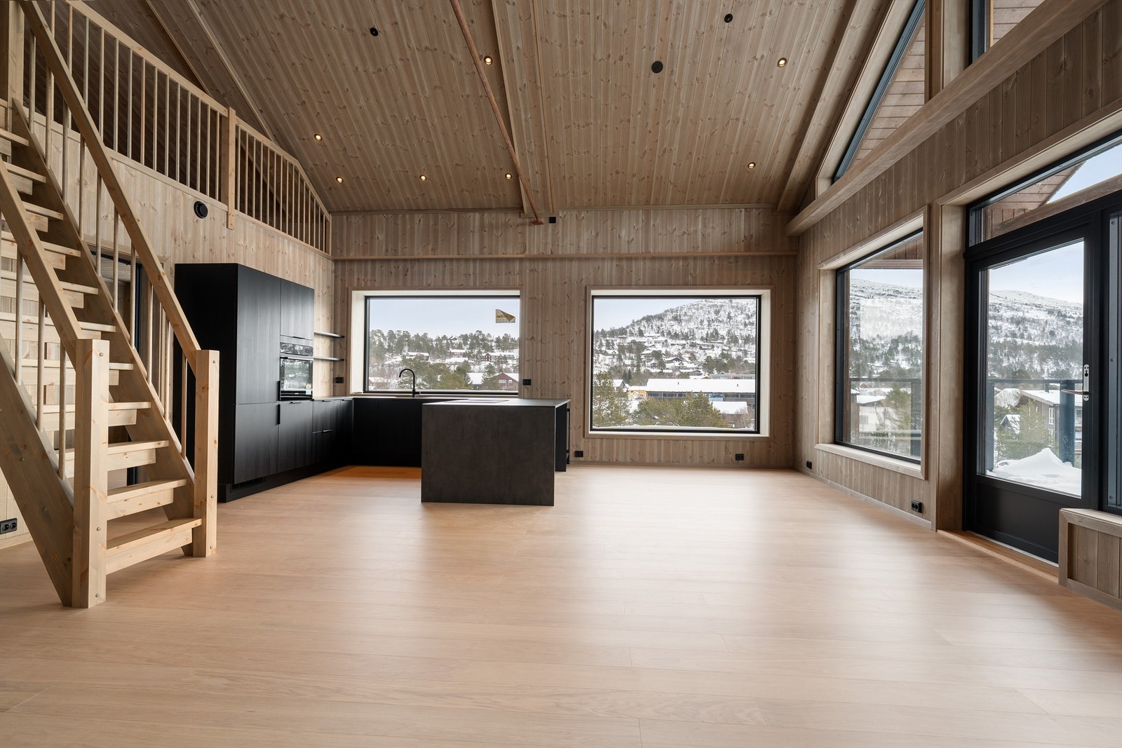 - Velkommen til Hovdegrend og den unike "leilighetshytta" E 24 - Galleribilde