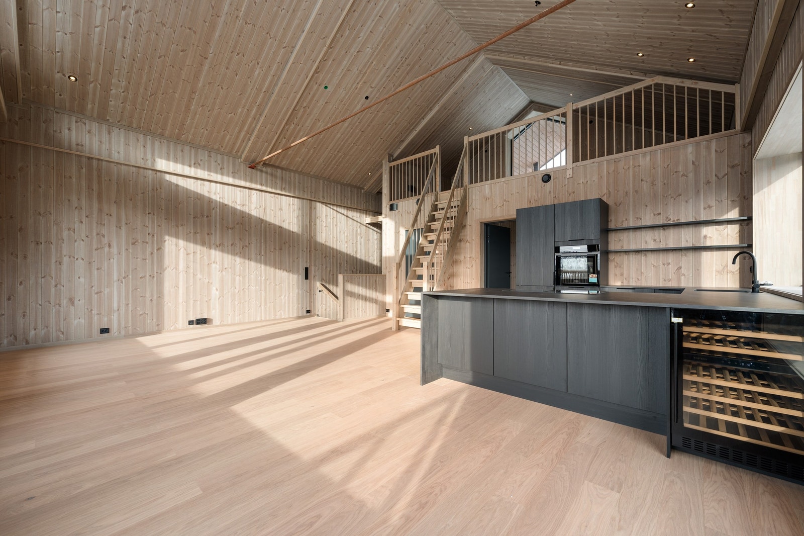 - Velkommen til Hovdegrend og den unike "leilighetshytta" E 24 - Galleribilde