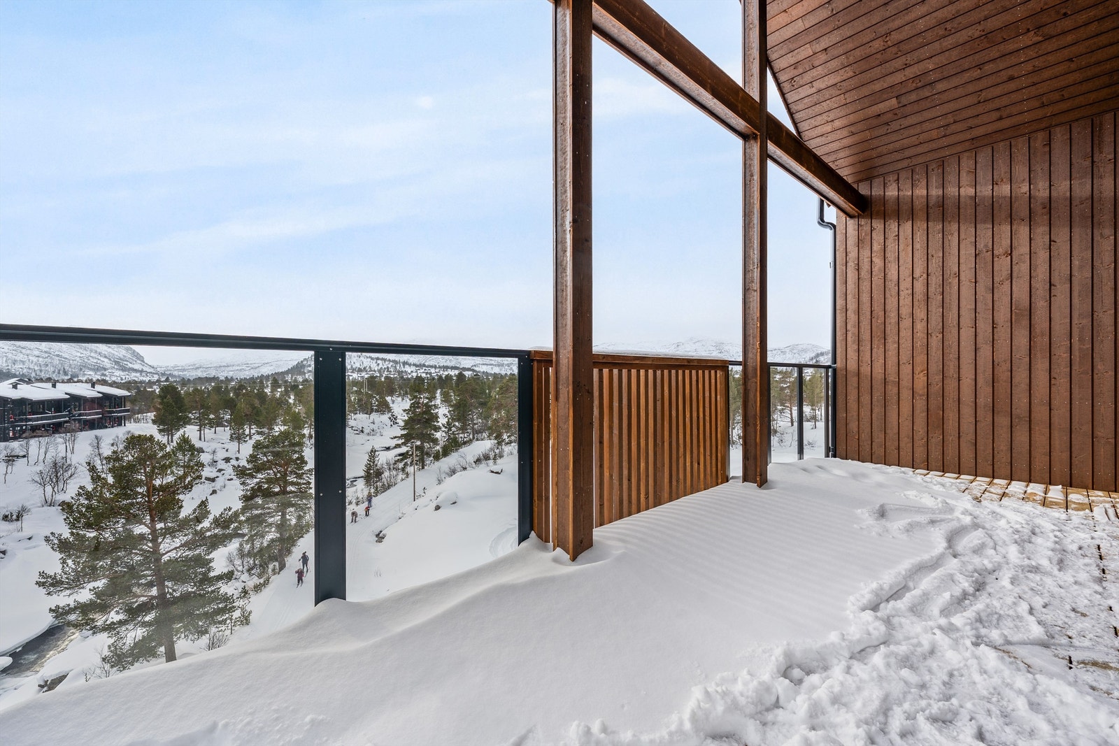 - Velkommen til Hovdegrend og den unike "leilighetshytta" E 24 - Galleribilde