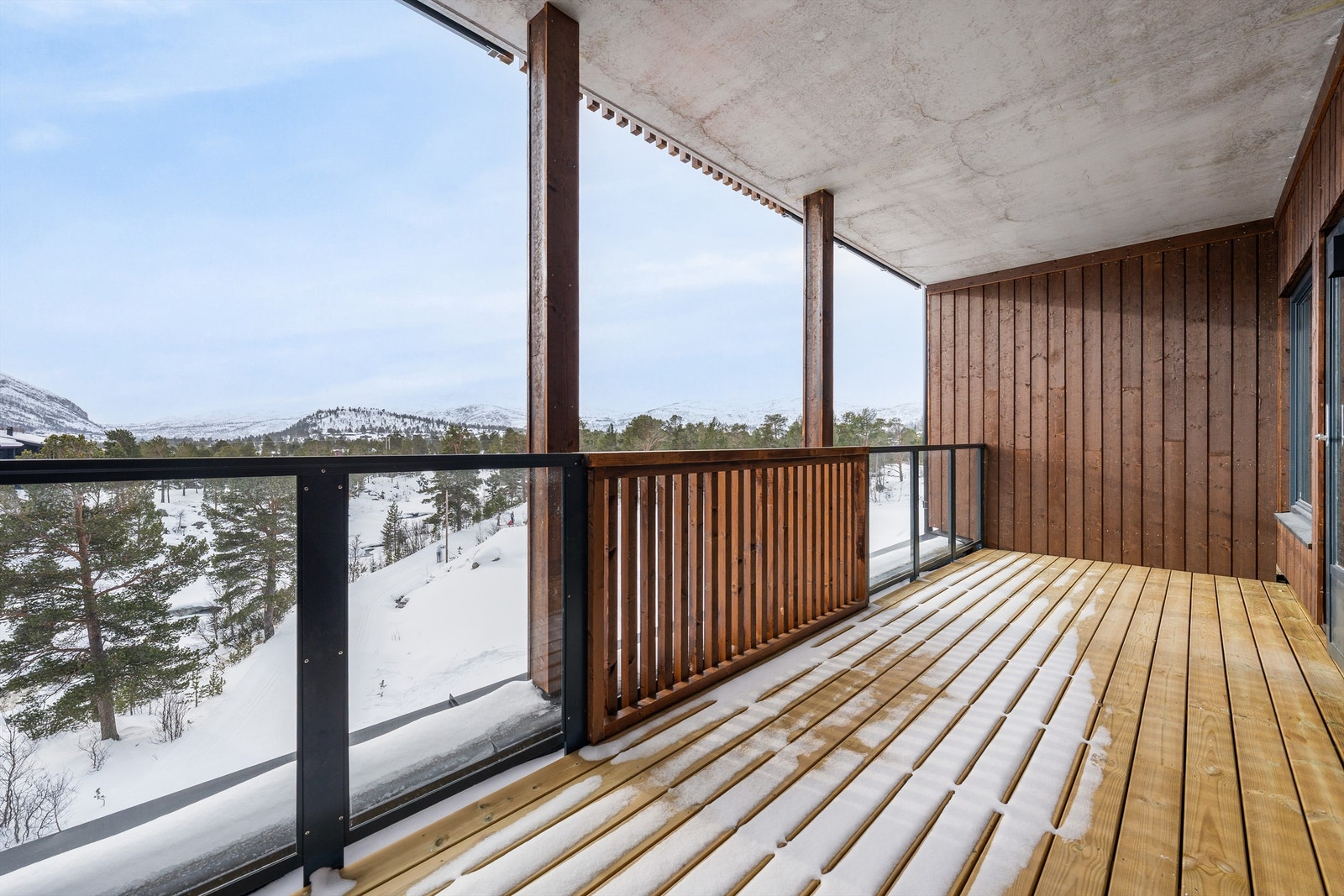 - Velkommen til Hovdegrend og den unike "leilighetshytta" E 24 - Galleribilde