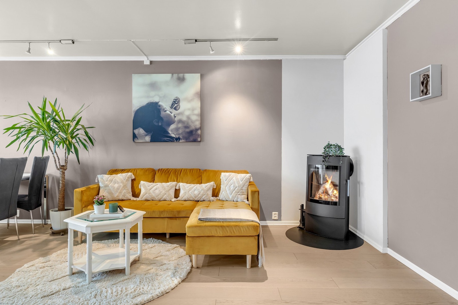 Her får du en 3-roms toppleilighet med herlig innglasset balkong Galleribilde