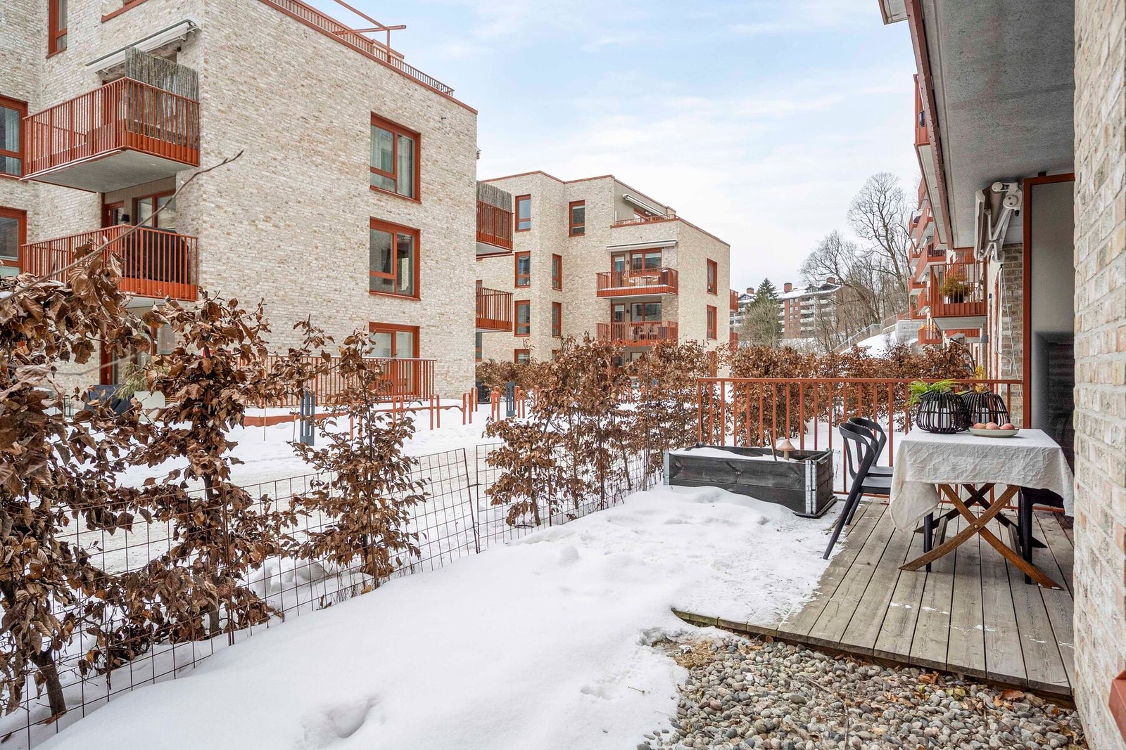 Et av boligens store høydepunkter er den fantastiske markterrassen, hvor solen kan nytes både på dag- og kveldstid. Galleribilde