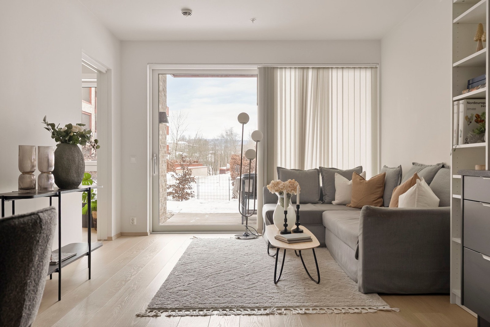 Terrassen blir en naturlig forlengelse av stuen i vår- og sommermånedene. Galleribilde