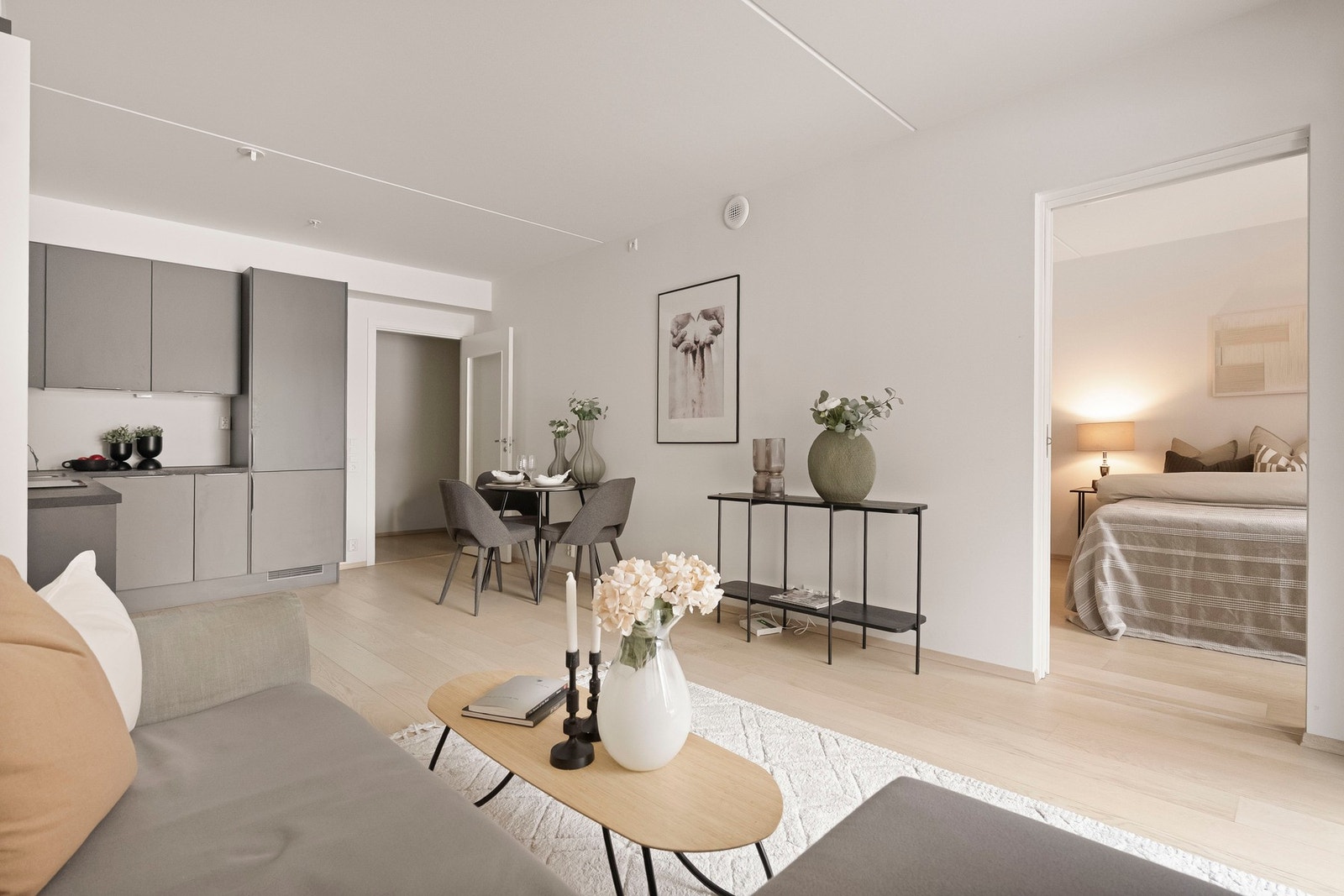 Velkommen til Bjørnegårdsvingen 13 - Presentert av Frida Kampen Hamre v/ EIE Eiendomsmegling Bærum. Foto: Juliane Jensen | Studio Juliane. Styling: Creative Living. Galleribilde