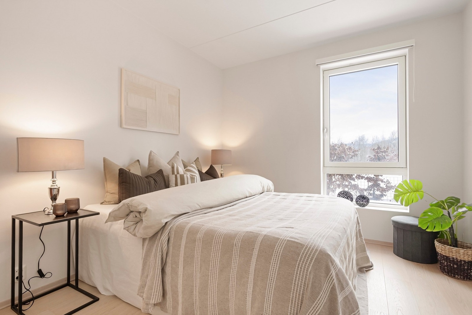 Det er god plass til dobbeltseng og nattbord på begge sider. Galleribilde