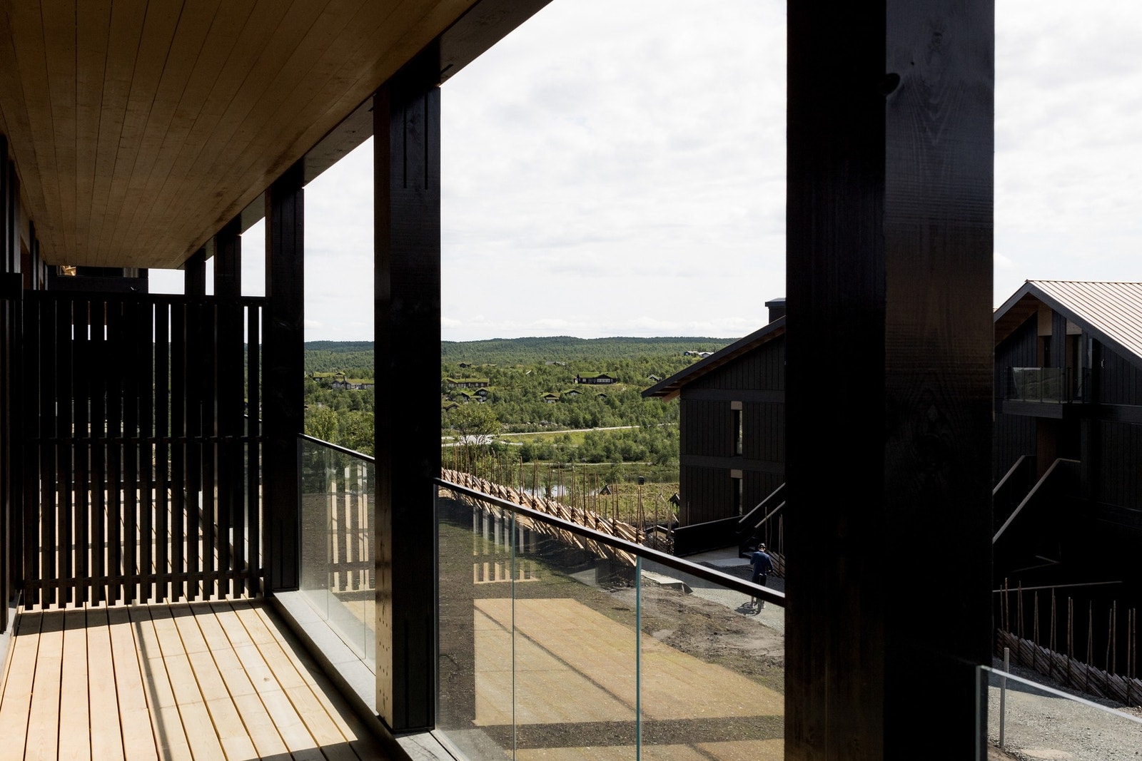 Sørvendt balkong på ca. 14 kvm. Foto: Paul Lockhart. Galleribilde