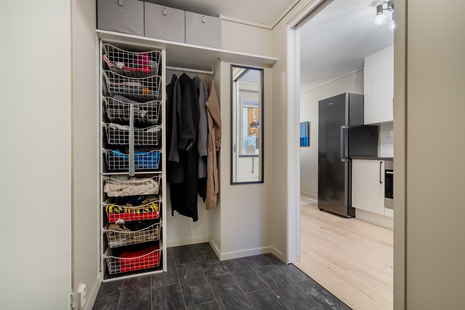 Entre, gulvvarme og garderobe. Galleribilde