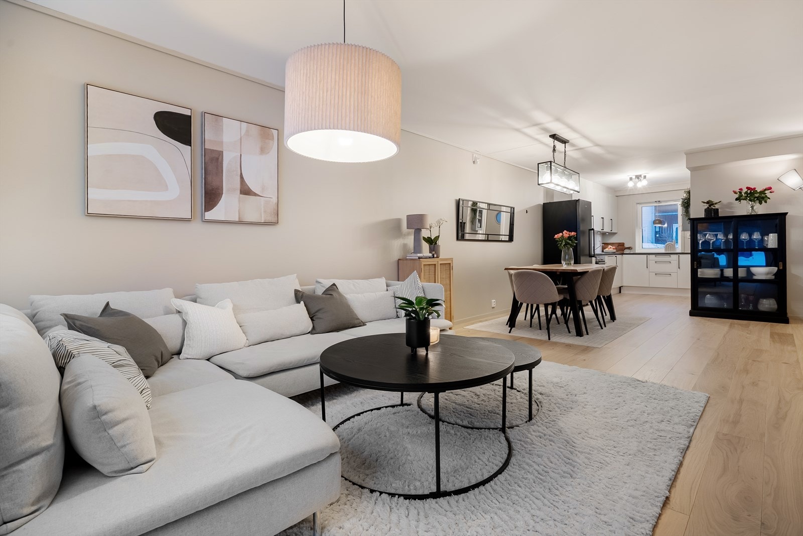 Trendy tidsriktig leilighet, flotte løsninger, varme i gulv, gjennomgående naturlig lys. Foto HTS Tom Antonsen Galleribilde