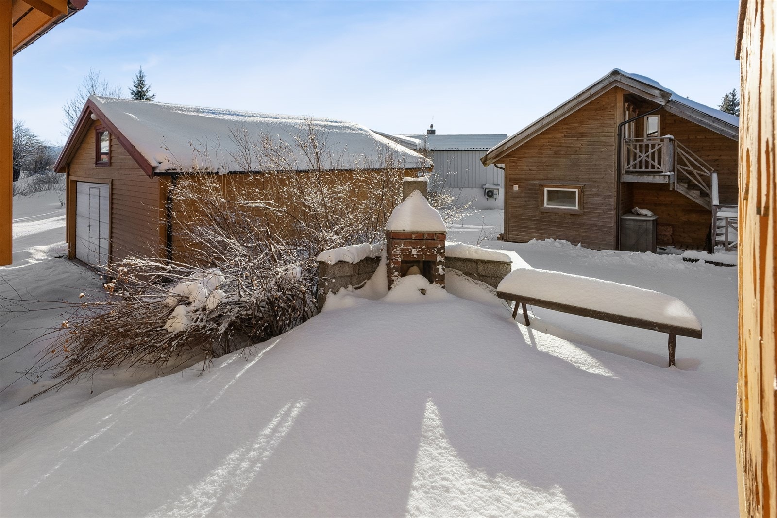 Uteplass med utepeis Galleribilde