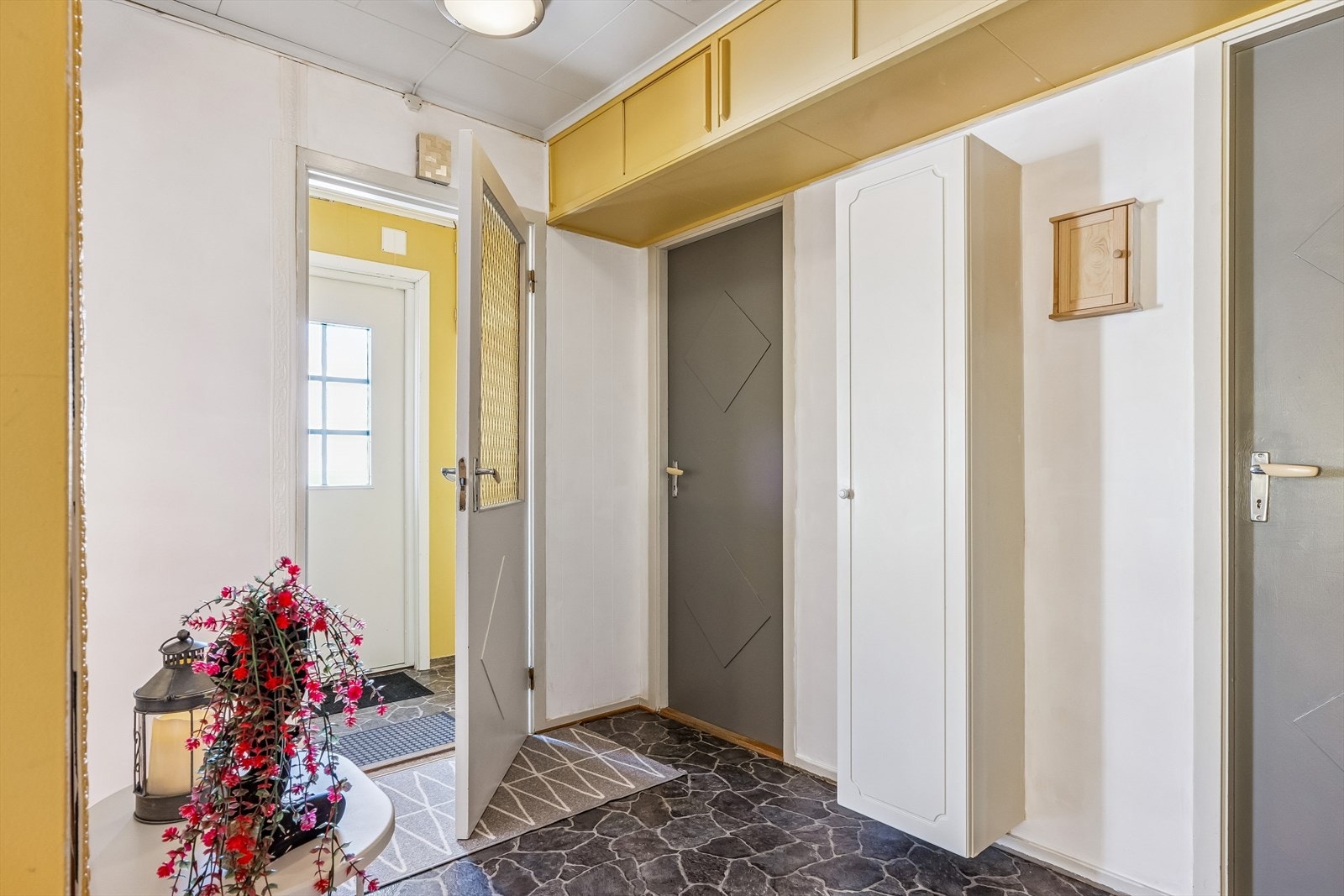 Entré/gang. Utskiftinger av enkelte vinduer i 2000 og 2010. Galleribilde