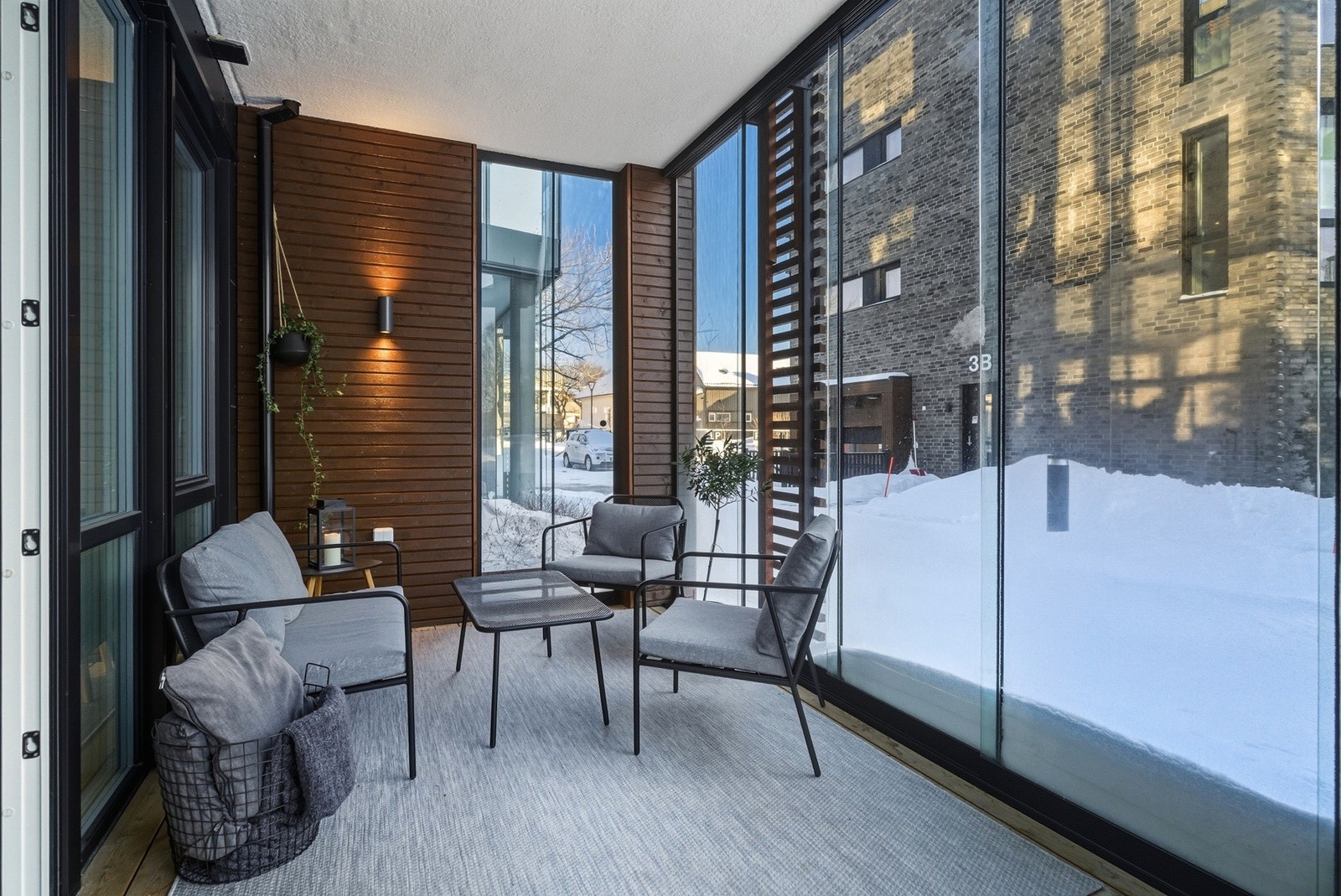 Innglasset terrasse på 10 kvm, som blir en naturlig forlengelse av stuen Galleribilde