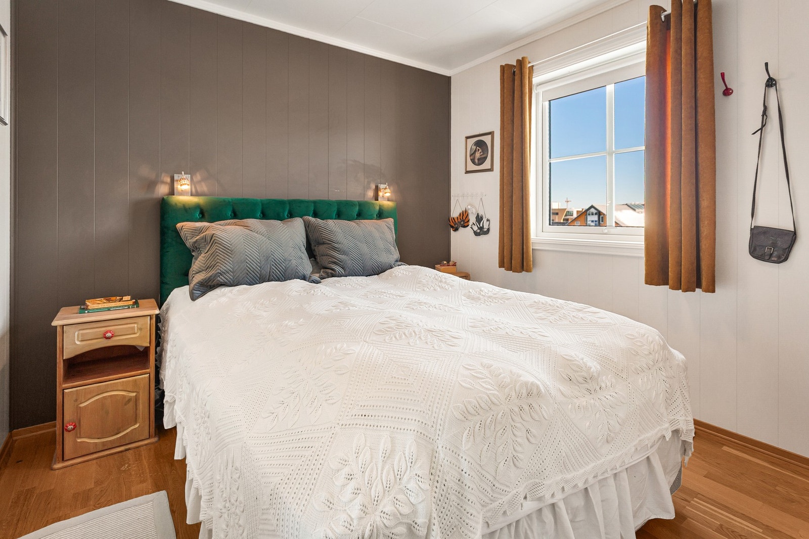 Hovedsoverom med god plass til dobbeltseng. Galleribilde